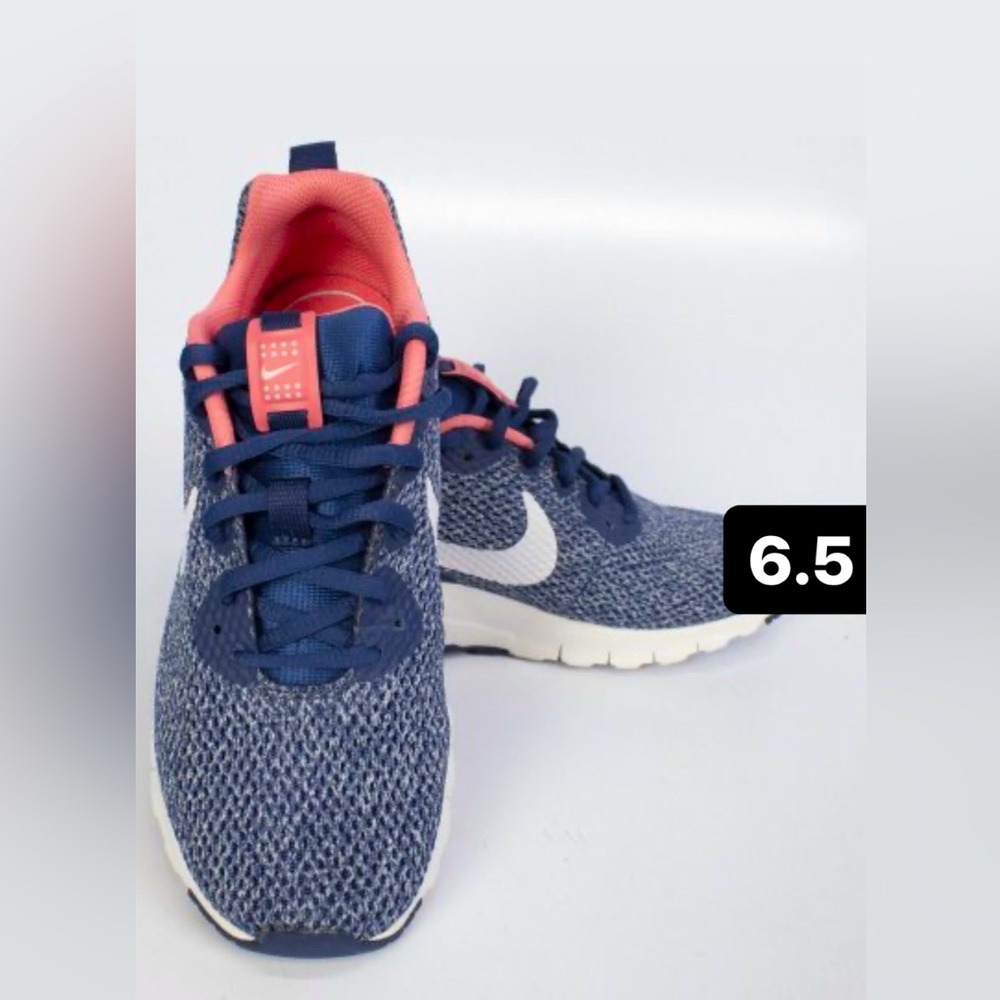 Nike Air women’s sneaker great condition